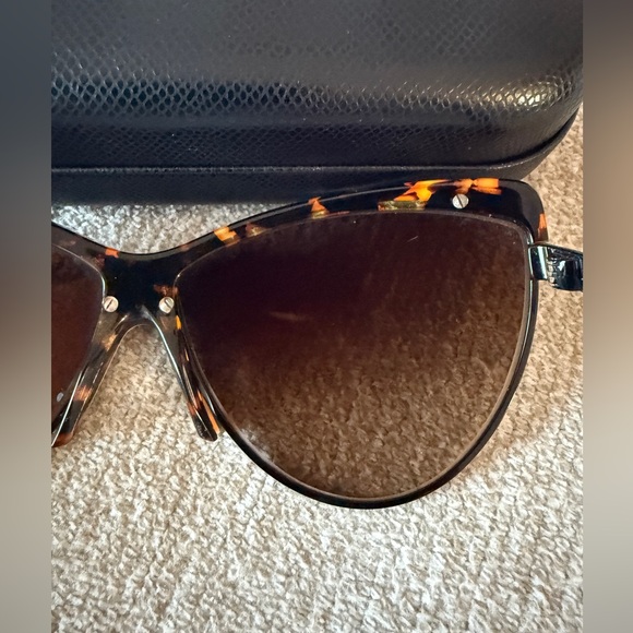 Victoria Beckham Dark Green Cat-Eye Sunglasses - Picture 4 of 11